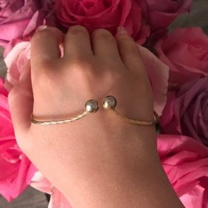 Mid hand bracelet in gold color